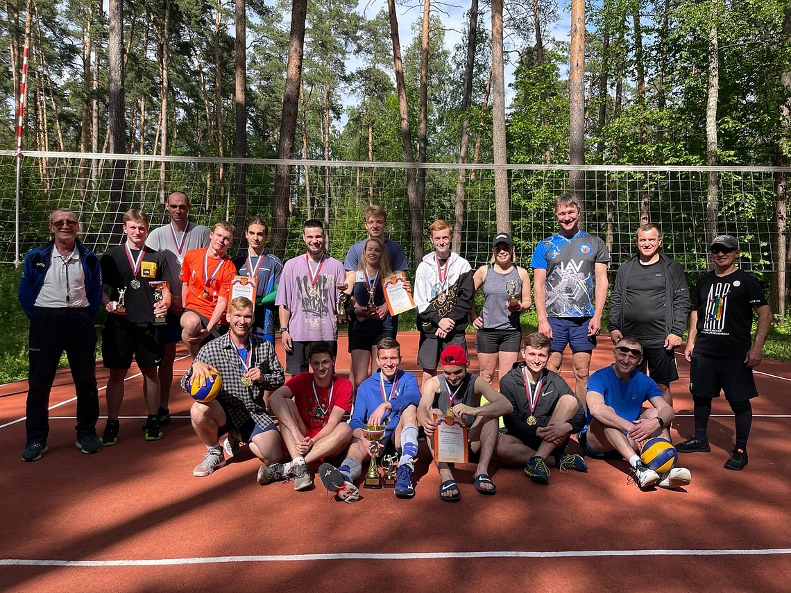 В соревнованиях приняли участие порядка 25 человек, 18 июня в парке «Раздолье» состоялся открытый турнир 4×4 по волейболу